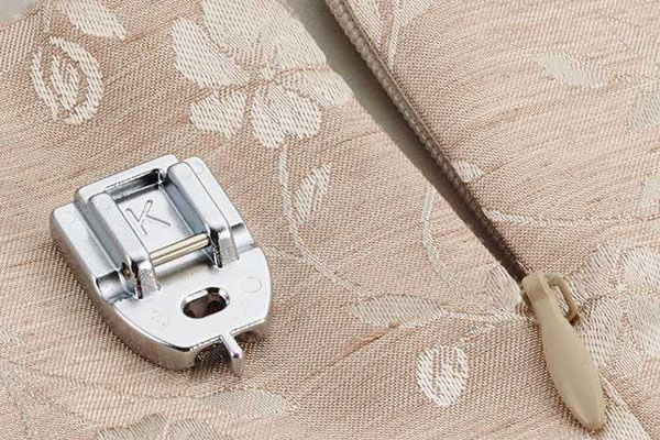 Pied Brother pour fermeture à glissière invisible F080