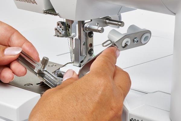 Support pour guide pose ruban réglable Bernina