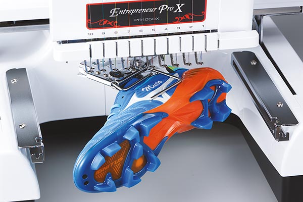 Réalisation sur chaussure avec le cadre clipsable Brother PRCLP45LR