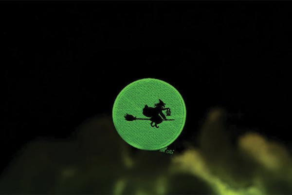 Fil à broder phosphorescent Madeira Luna