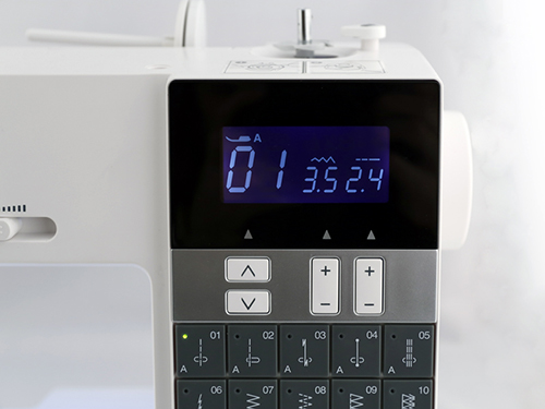Machine à coudre Janome DC 7100 - Ecran LCD