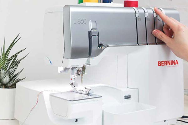 Bernina L850 - Le Grand Livre du Surjet Bernina