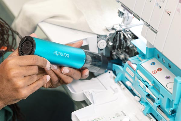 Mini-aspirateur surjeteuse Bernette 68 Maker