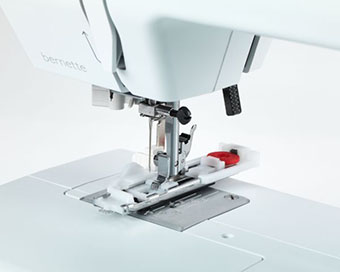 Boutonnière automatique de la machine à coudre Bernette b35