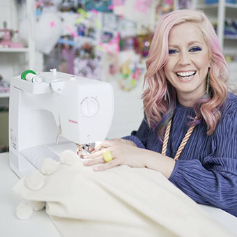 Couture mains libres - Machine à coudre Bernina B435 Série 4