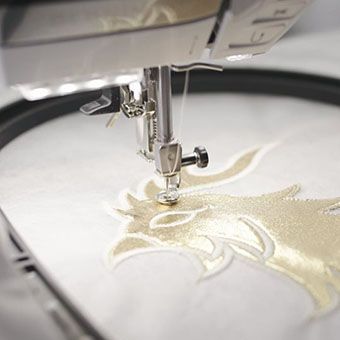 Machine à coudre et à broder Bernina 590 - Positionnement facile du motif