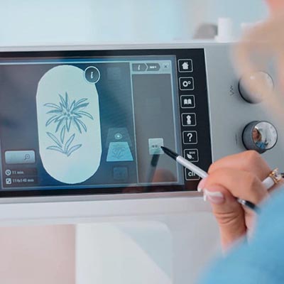 Grouper, Dissocier et repositionner des motifs - Bernina 770 QE PLUS