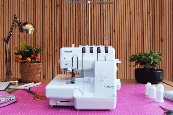 Caractéristiques de la surjeteuse Brother Airflow 3000