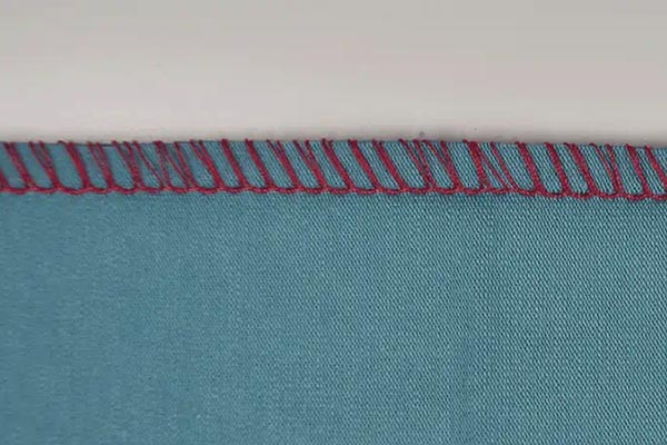 Point de surjet 5 mm à 2 fils - Surjeteuse Brother Airflow 3000