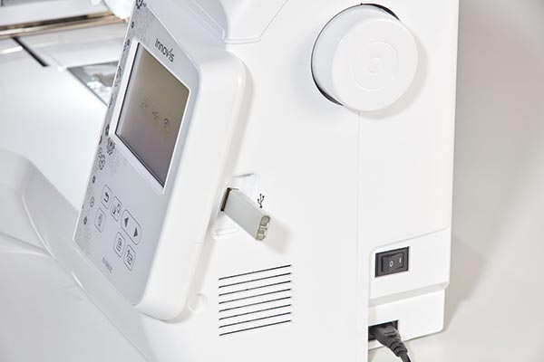 Port USB - Brother Innovis 880E