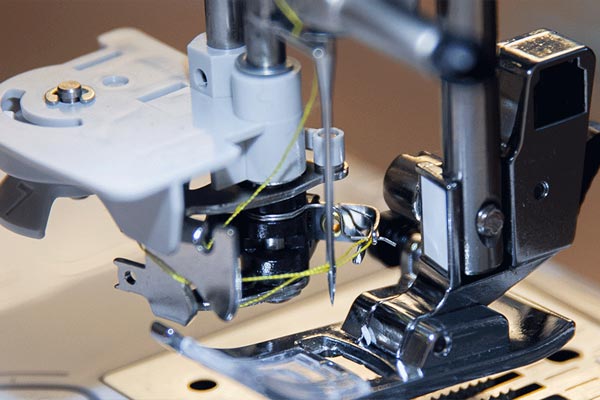 Système d'enfile aiguille avancé de la Brother Innovis A65