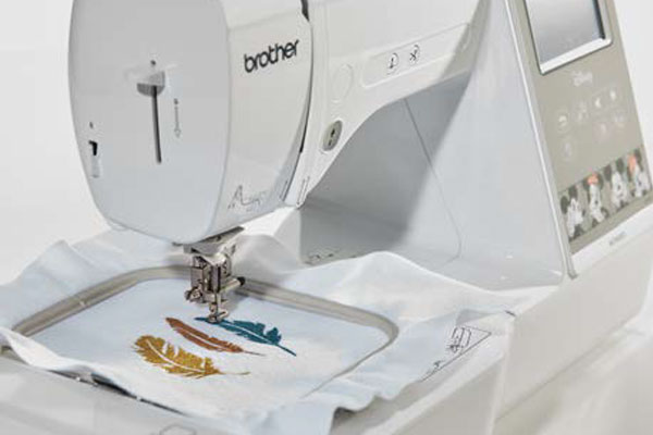 Motifs de broderie Disney intégrés dans la Brother Innovis M380D