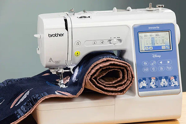 Large espace de travail - Brother Innovis M380D