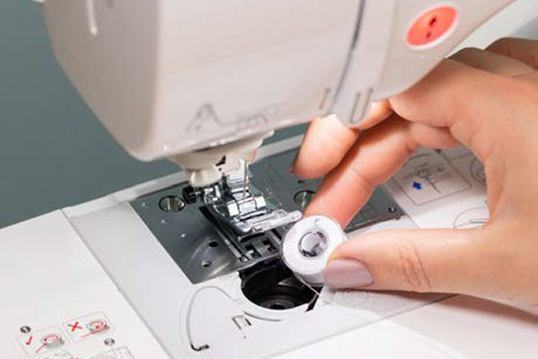 Mise en place rapide de la canette - Brother Innovis M380D