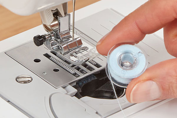 Mise en place rapide de la canette horizontale - Brother KD40S Little Angel