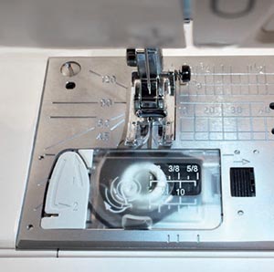 Crochet rotatif horizontal - Machine à coudre Elna eXperience 550