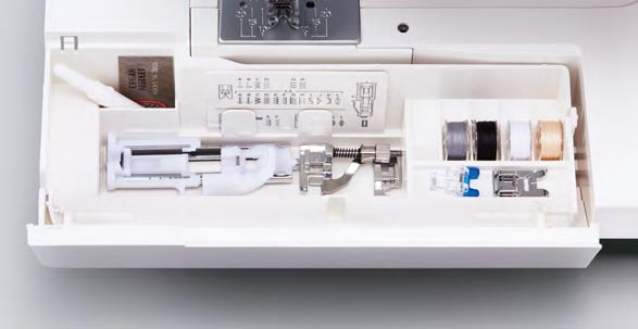Grand compartiment à accessoires - Janome 1522BL