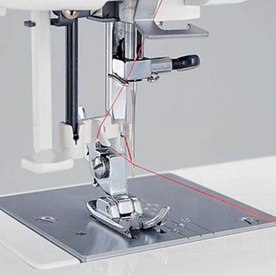 Janome 423S - Enfileur incorporé