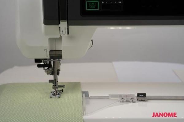 Guide tissu métallique - Janome Continental M17