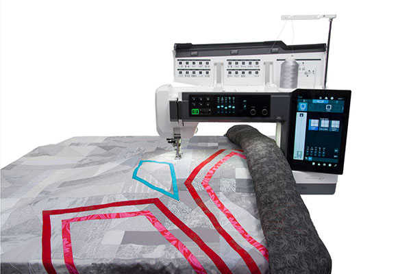 Large espace de travail - Janome Continental M17
