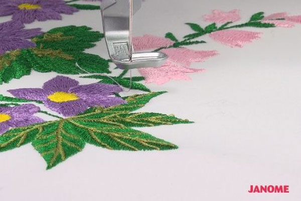 Plus de broderies intégrées - Janome Continental M17