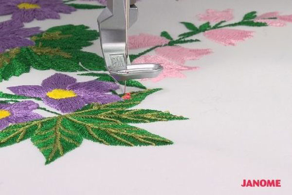 Positionnement laser de la broderie - Janome Continental M17