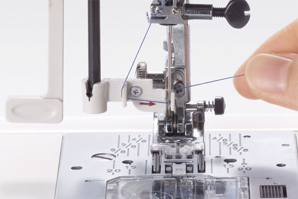 Enfileur intégré de la machine à coudre Janome M200 QDC