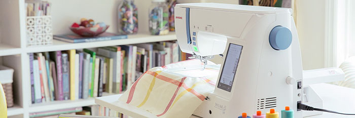 Illustration de la machine à coudre et à broder Janome Skyline S9