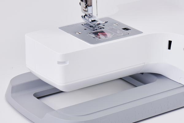 Bras libre de la machine à coudre Singer Elite ME457