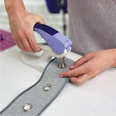 Pose d'un oeillet avec l'outil Vario Creative Tool Prym