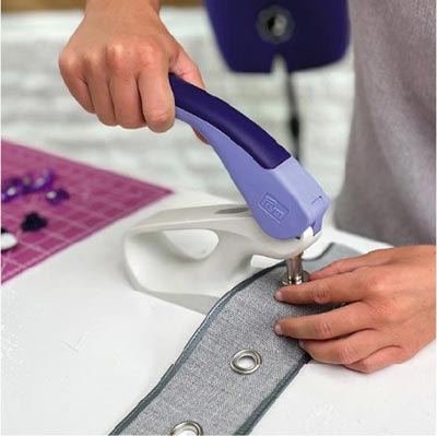 Pose d'un oeillet avec l'outil Vario Creative Tool Prym