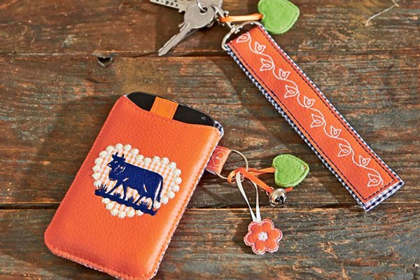 Réalisation avec le pied broderie Bernette b70 et b79