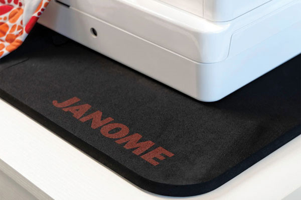 Tapis antidérapant modulable Janome offert