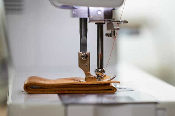 Puissance de couture - Machine à coudre Bernette 08 Straight Stitch