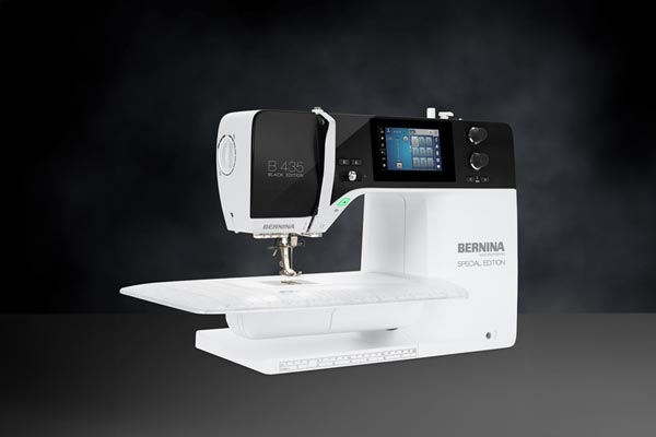 Espace de couture de la Bernina 435 Black Edition