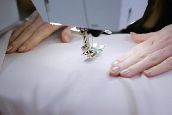 Couture main libre avec la Bernina 435 Black Edition