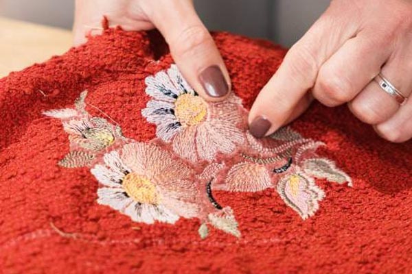 Motifs de broderie  la machine à broder Bernina 700 PRO