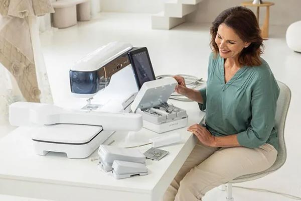 Accessoires de couture et de broderie inclus avec la machine Brother Aveneer EV1