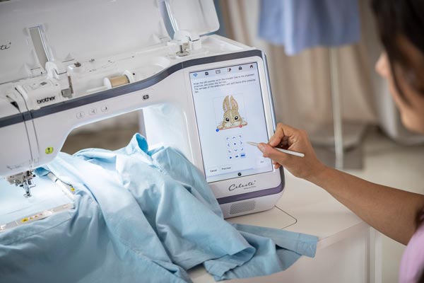 Broderie de précision la Brother Innovis Céleste CX1e