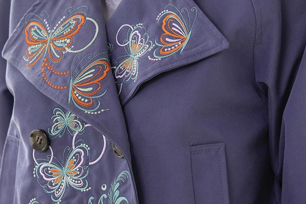 Broderie sur la veste avec la Brother Innovis Céleste CX1e