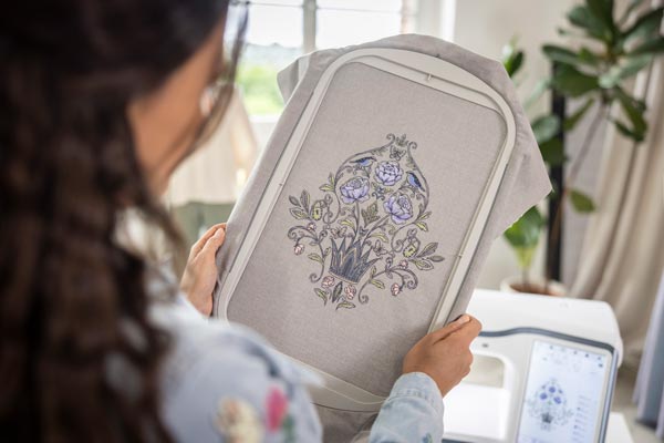 Espace de broderie de la Brother Innovis Céleste CX1e