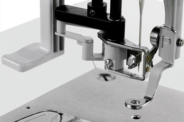 Enfileur intégré de la Janome MC500E Limited Edition