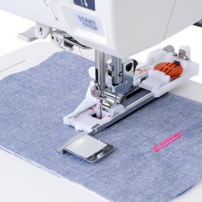 10 boutonnières 1 étape, Points 9 mm - Janome Skyline S5 Edition anniversaire