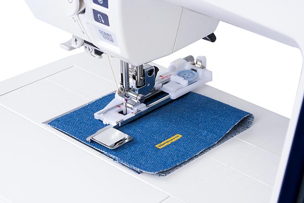 Boutonnière automatique - Janome Skyline S7 Edition anniversaire