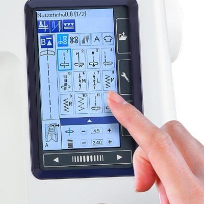 Ecran tactile avec 13 langues - Janome Skyline S7 Edition anniversaire