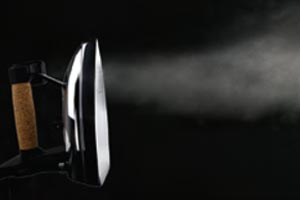 Repassage vertical avec la centrale vapeur Michelini Black Pro