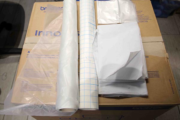 Filmoplast et Hydrosoluble de la brodeuse Brother Innovis 870SE d'occasion