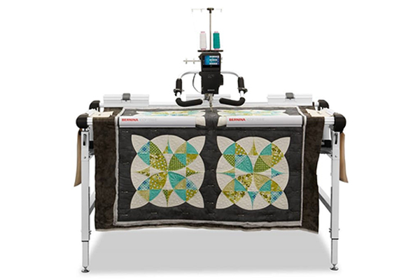 BERNINA Hoop Frame pour machines à coudre domestiques et bras long Q 16, Q 20 