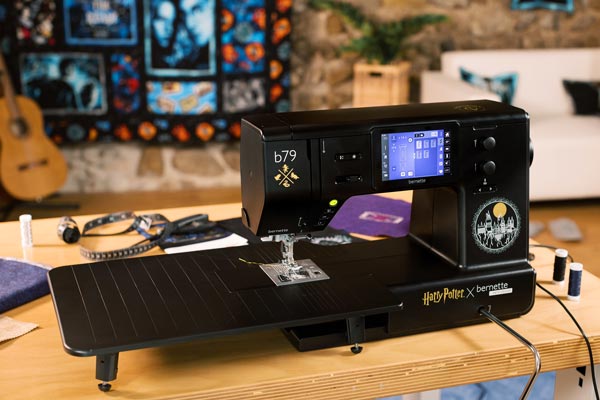 Grande table rallonge - Machine à coudre et à broder Bernette 79 Harry Potter
