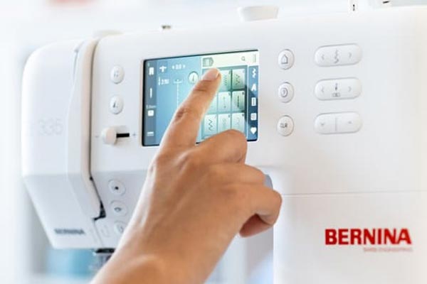 Sélection de points créatifs avec la machine à coudre Bernina 335 Gen2
